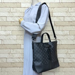 Louis Vuitton Saumur Handbag