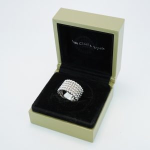 Van Cleef Arpels Perlee Jewellery Rings 6