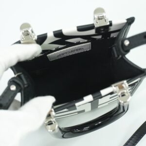 Louis Vuitton - Zippy Wallet Vertical