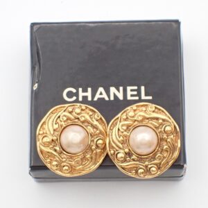 Chanel Vintage Round Clip On Earrings